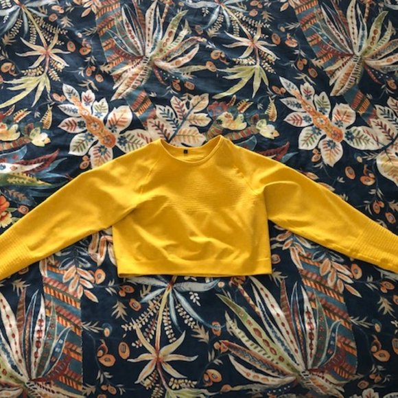 Alphalete Tops - Alphalete revival YELLOW crop top - size Large